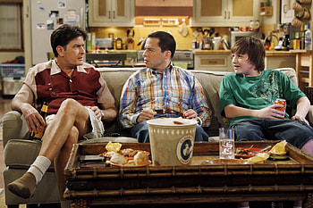 Two and a Half Men, TV comedy, Chuck Lorre, Charlie Harper HD wallpaper