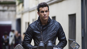 Mario Casas, Captivating , Spanish actor, Impressive looks HD wallpaper