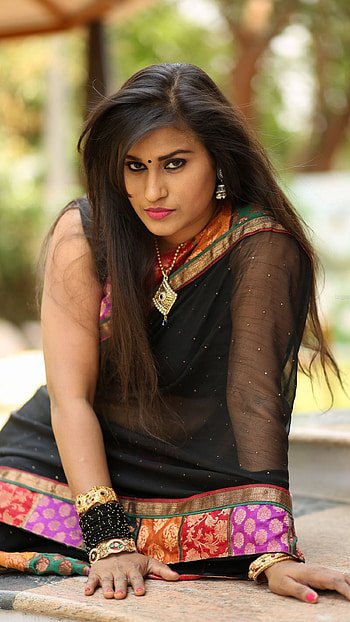 Mahathi, telugu actress, saree lover HD phone wallpaper