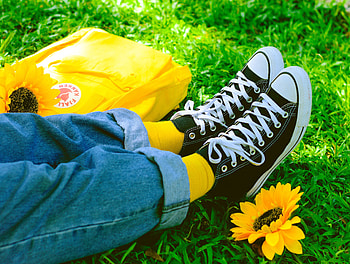 Grass, Summer, Flower, Miscellanea, Miscellaneous, Legs, Sneakers, Shoes HD wallpaper