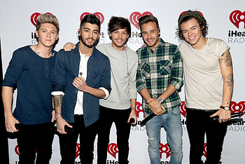 One Direction band, Shading each other, Fascinating timeline, Entertaining moments HD wallpaper