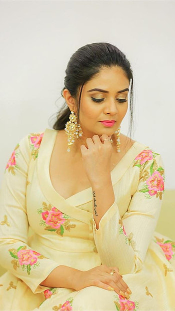 Sreemukhi, telugu actress, model HD phone wallpaper