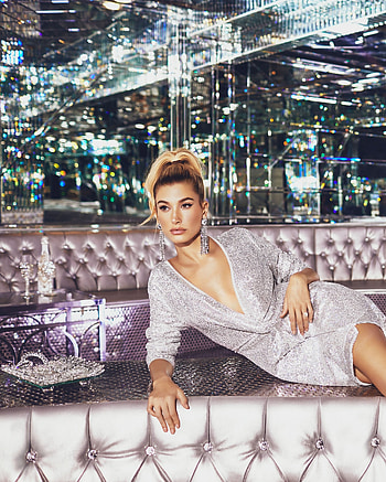 Hailey Baldwin, beautiful, silver dress HD phone wallpaper