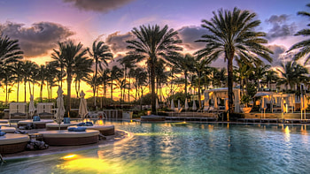 fabulous tropical resort pool at sunset r, trees, pool, r, umbrelas, resort, sunset HD wallpaper