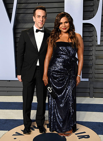 Mindy Kaling and Novak's Holiday Tradition, Heartwarming Family Moments, Childlike Joy, Cherished Memories HD phone wallpaper
