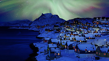 Nuuk Old Town Northern Light, Greenland, night, sea, winter, art, town, roofs, beautiful, houses, aurora borealis, north, snow, lights, sky, ice, village HD wallpaper