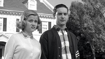 Pleasantville, GamesRadar review, Thought-provoking film, Cinematic analysis HD wallpaper