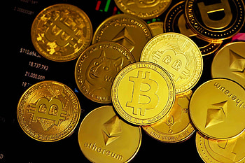 Bitcoin and Ethereum, Gold Coins HD wallpaper