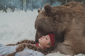 Beauty and the beast, winter, animal, model, urs, girl, woman, bear, snow, redhead, katerina plotnikova HD wallpaper