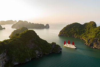 Halong Bay, Syrena cruise, Luxury experience, Vietnamese adventure HD wallpaper