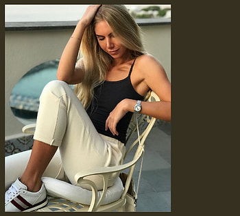 KRYSTAL BOYD ANJELICA EBBI, white gym shoes, black top, blonde, spaghetti straps, white pants, jewelry, long hair HD wallpaper