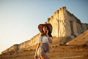 Walk The Ranch, cowgirls, ranch, brunettes, hats HD wallpaper