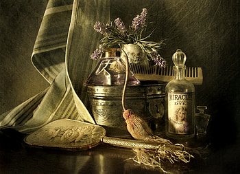 Delicate Vintage, mirror, wooden comb, still life, towel, vase, silver box, flowers, perfume bottles HD wallpaper