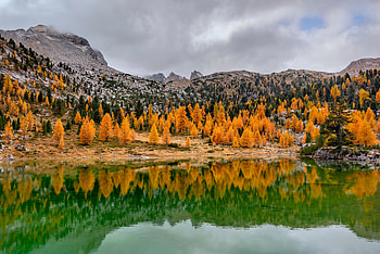 Italy Mountains Autumn Lake , autumn, mountains, lake, nature HD wallpaper