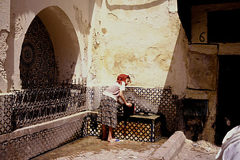 Drawing Water., morrocco, water, sun, fez, traditional HD wallpaper