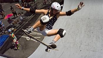 Supergirl skate pro, Vertical ramp, Skateboarding contest HD wallpaper