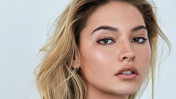Closeup View Of Madelyn Cline Actress Face In White Background Girls HD wallpaper