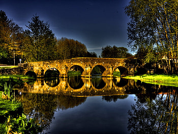A bridge in darkness, darkness, mirrored, reflection, trees, bridge, nature, peaceful, calm HD wallpaper