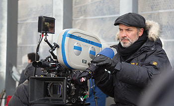 One-on-one interview, Sam Mendes insights, Filmmaker's perspective HD wallpaper