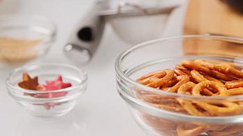 Bowl, Pretzel HD wallpaper