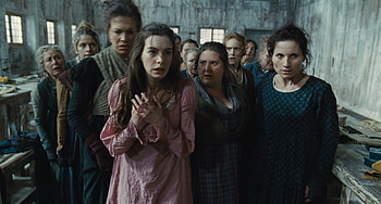 Les Miserables, Timeliness film, Immersive experience, Captivating soundtrack HD wallpaper