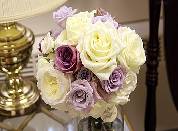 Flowers, Roses, Bank, Bouquet, Lamp, Jar HD wallpaper