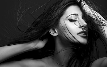 Nargis Fakhri Monochrome, nargis-fakhri, indian-celebrities, girls, desi-girls, monochrome, black-and-white, hairs HD wallpaper