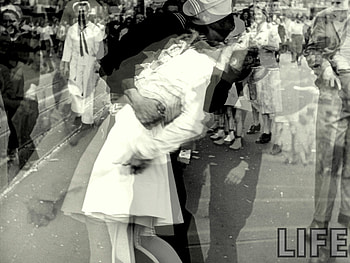 V-J Day in Times Square, sailor, black and white, 1945, kiss, nurse, war HD wallpaper