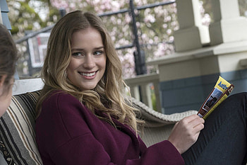 Elizabeth Lail, Broken Panda HD wallpaper
