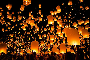 Mass Lantern Launch, City lights , Enchanting scene, Beautiful reflection HD wallpaper