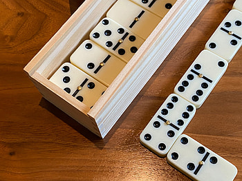 Domino club, Dominoes double six, Brass pins, Wooden box HD wallpaper