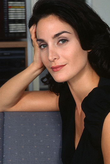 Carrie-Anne Moss, Influential entertainer, Diverse roles, Female celebrities HD phone wallpaper
