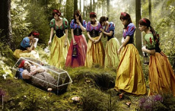 Dwarf And Seven Snow Whites, dwarf, seven, woods, snow whites, glass coffin HD wallpaper