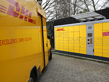 DHL service issues, Delivery problems, Customer complaints, Troubleshooting HD wallpaper