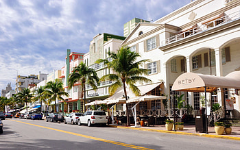 Street cafe in Miami HD wallpaper