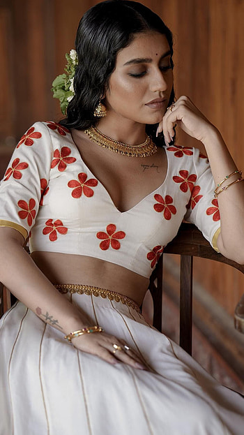 Priya warrior, mallu actress, sexy seductive HD phone wallpaper