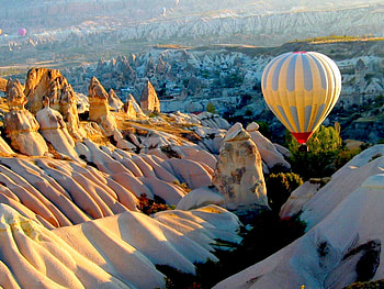 HOT AIR BALLOON, flight, balloon, graph, mountains HD wallpaper