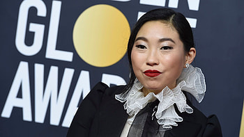 Awkwafina's Golden Globes look HD wallpaper