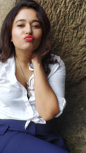 Poonam Bajwa, tamil actress, funny face HD phone wallpaper