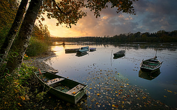 Boats on the Lake, boat, nature, sunset, lake HD wallpaper
