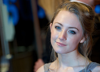 Saoirse Ronan, Talented actress, Captivating performances, Extraordinary talent HD wallpaper