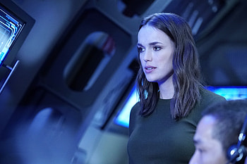 Elizabeth Henstridge Agents Of Shield Season 4, elizabeth-henstridge, agents-of-shield, tv-shows, girls HD wallpaper