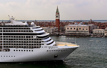 Venice and cruise ships, City of canals, Delicate balance, New York Times feature HD wallpaper