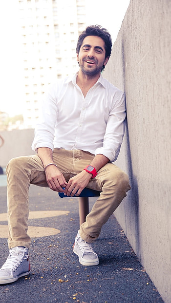 Ayushman Khurana, Bollywood Hero HD phone wallpaper