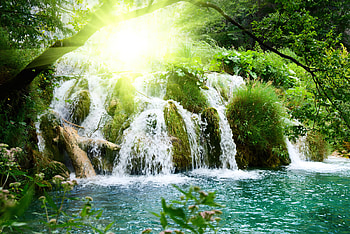 Plitvice lakes, rays, Plitvice, sunlight, glow, beautiful, lake, summer, national park, waterfall, trees, greenery, forest, Slovenia HD wallpaper