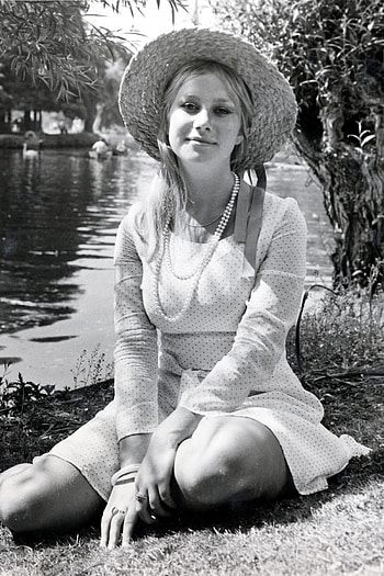 Helen Mirren, Rare , Rarely seen HD phone wallpaper