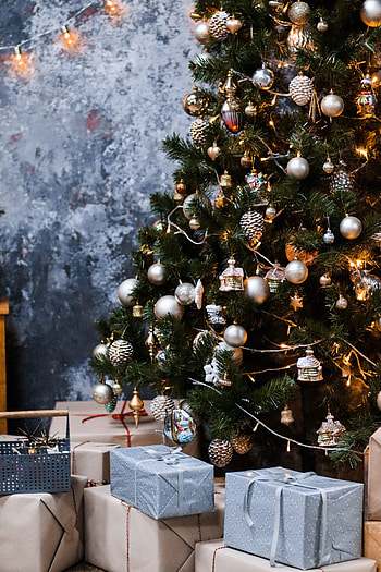 Holidays, New Year, Decorations, Christmas, Christmas Tree, Gifts, Presents HD phone wallpaper