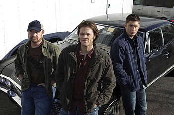 supernatural supernatural jared padalecki jensen ackles jared padalecki jensen ackles actor tv series brothers sam winchester HD wallpaper