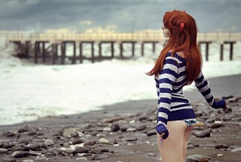 WATCHING THE SEA, HOT, BABE, REDHEAD, WATER HD wallpaper