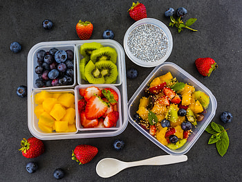 Fruits, salad, blueberry, strawberry, kiwifruits HD wallpaper